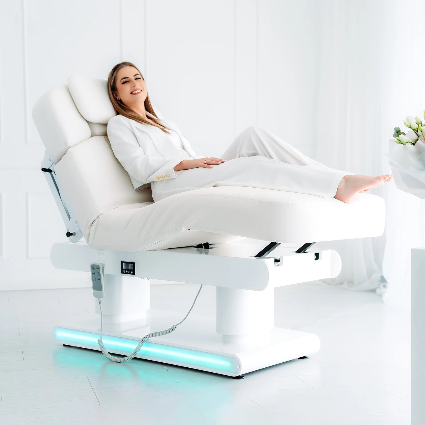 Luxury behandlingsbänk Eterna Gentle Flex k901 vit – 4 motorer