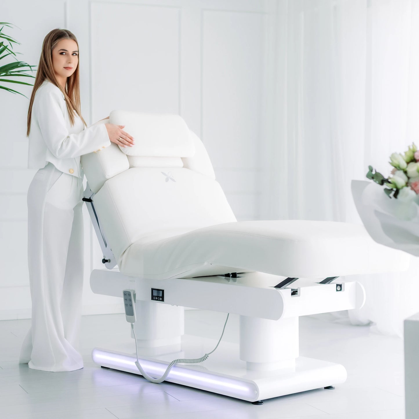 Luxury behandlingsbänk Eterna Gentle Flex k901 vit – 4 motorer